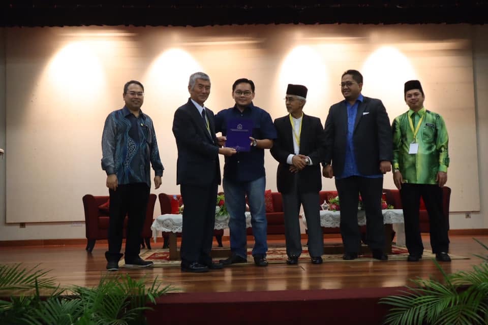 Foto pertemuan dalam jaringan Malaysia–Jepun; tarikh dan individu lain belum dikenal pasti dalam catatan asal.