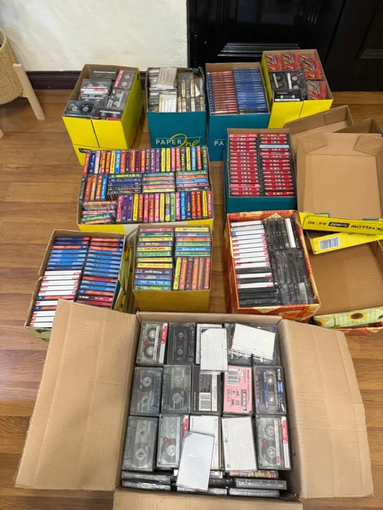 Rak kaset koleksi arkib ZonKuliah